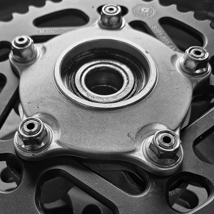 RSV４RF スプロケット交換